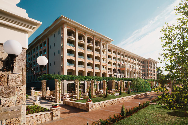 Astor Garden Hotel 7