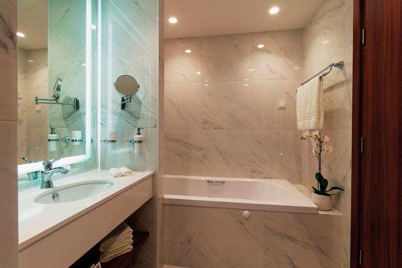 Astor Garden Hotel 10