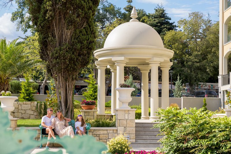 Astor Garden Hotel 2