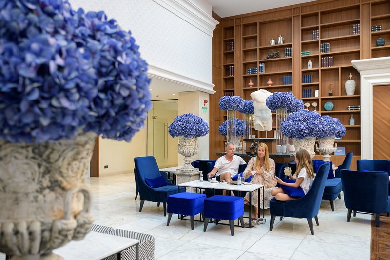 Astor Garden Hotel 6