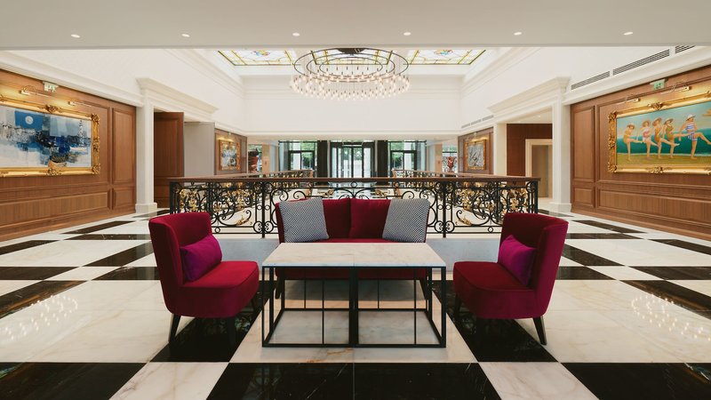 Astor Garden Hotel 10