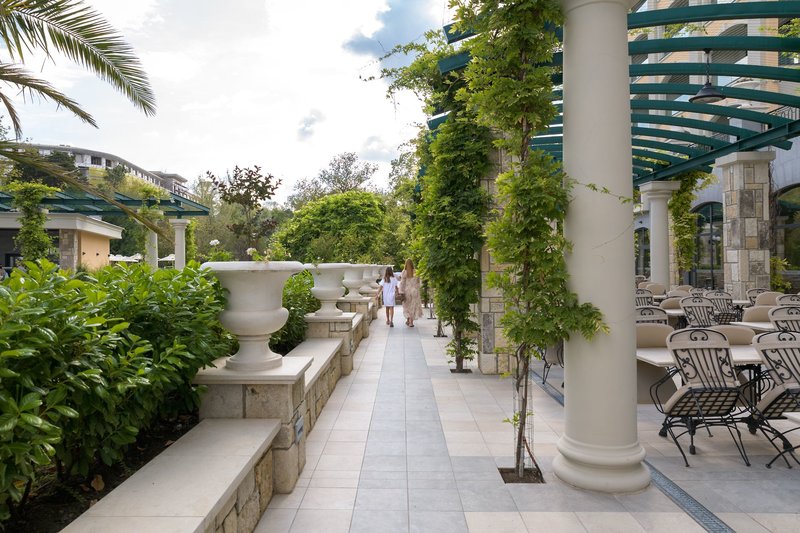 Astor Garden Hotel 18