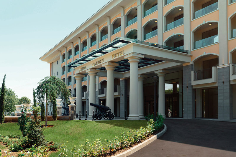 Astor Garden Hotel 8