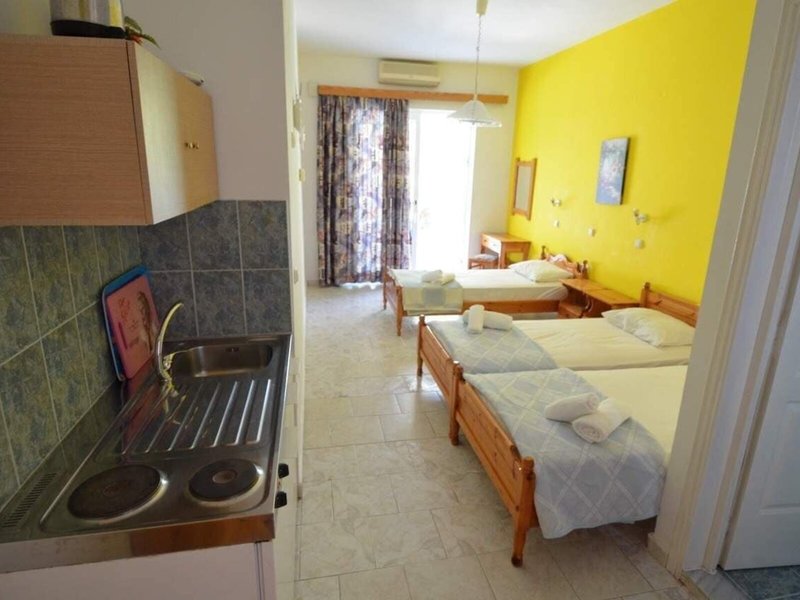 Marianthi Studios & Appartements Stegna 10