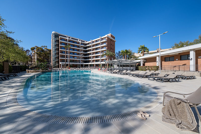 Hotel California Garden 2