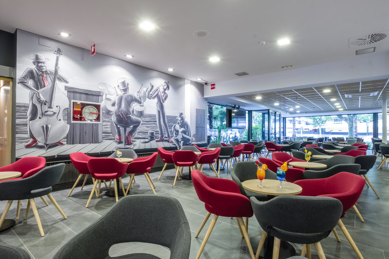 Hotel California Garden 5