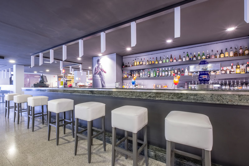 Hotel California Garden 12