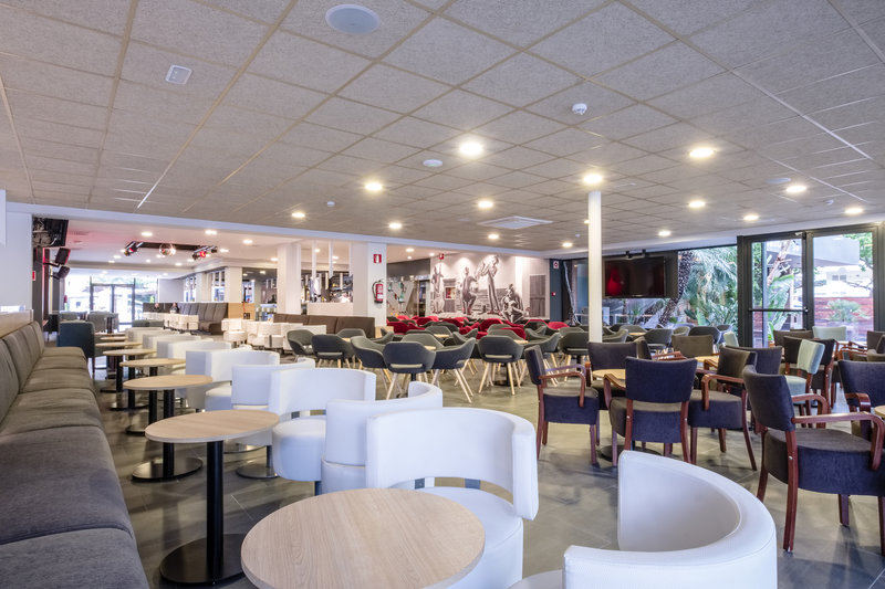 Hotel California Garden 13