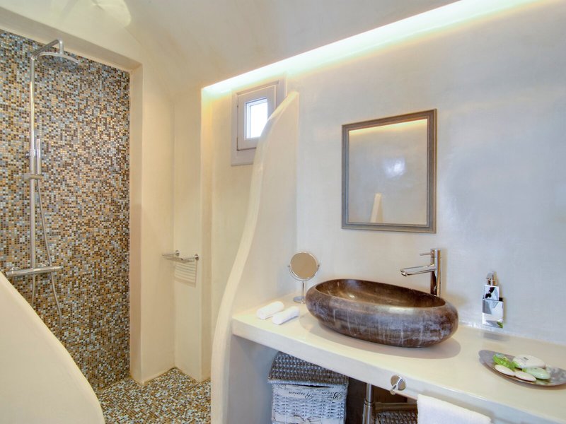 Santorini Secret Premium 30 - Bathroom Example
