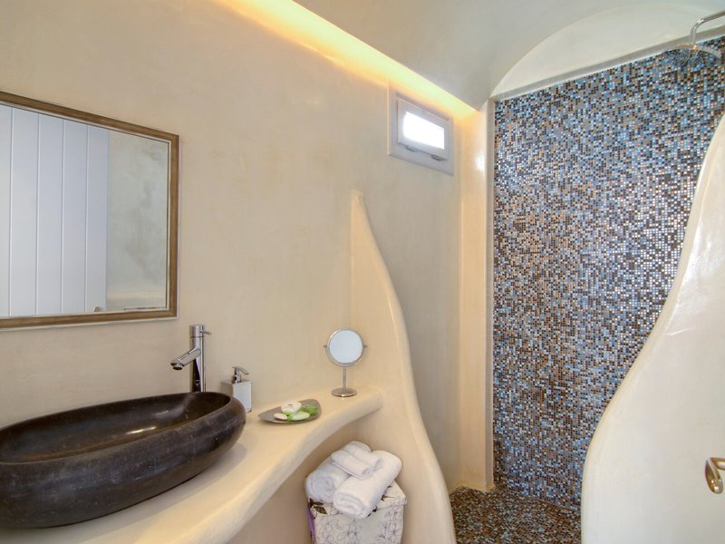 Santorini Secret Premium 38 - Bathroom Example