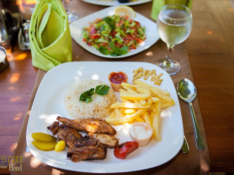 Oscar Garden Hotel 37