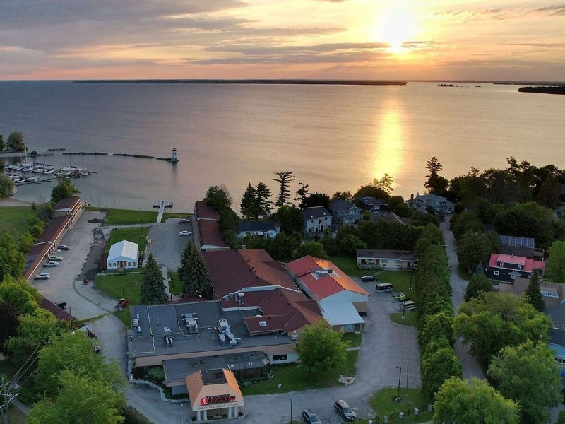 Ramada by Wyndham Jacksons Point 1