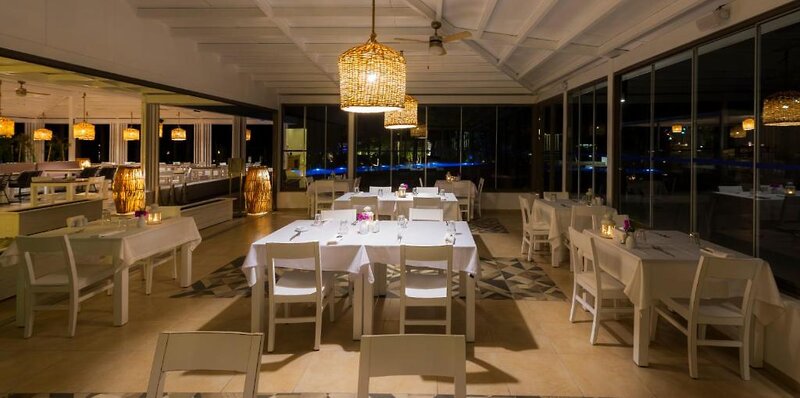 Liv Hotel by Bellazure 6