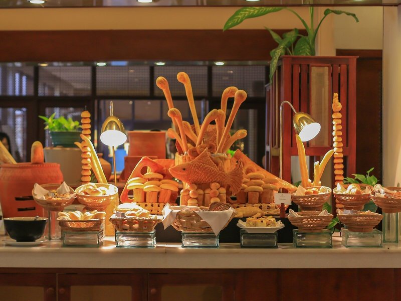 Lotus Blanc Hotel 14
