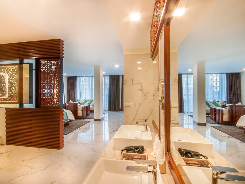 Lotus Blanc Hotel 41
