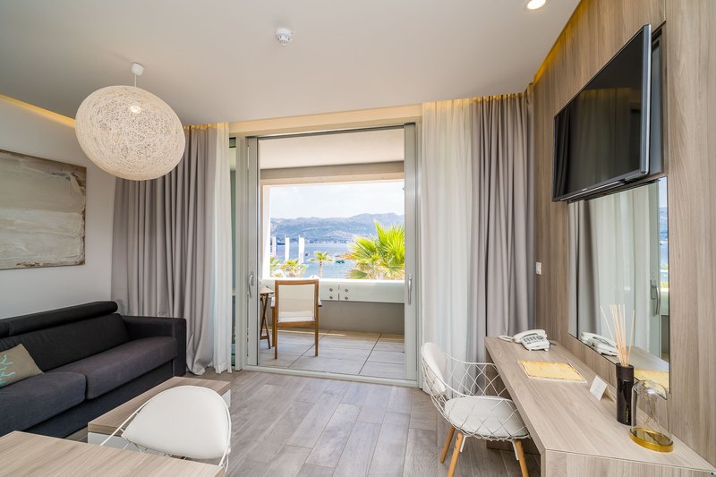 Kalamota Beach House 13