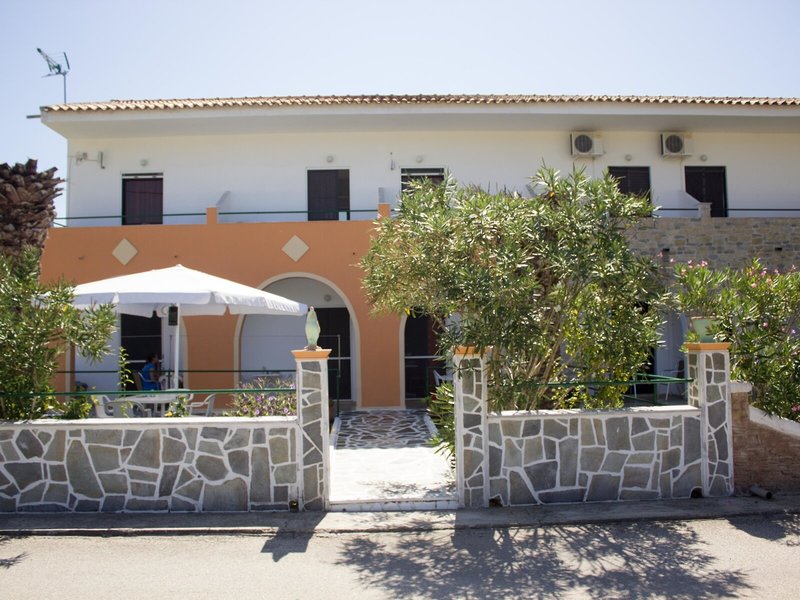 Olga Beach Apartments 4