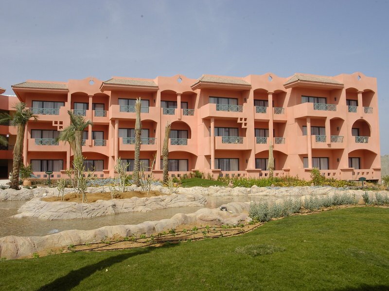 Parrotel Aqua Park Resort 1