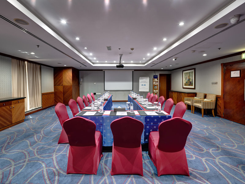 Golden Tulip Al Barsha 18