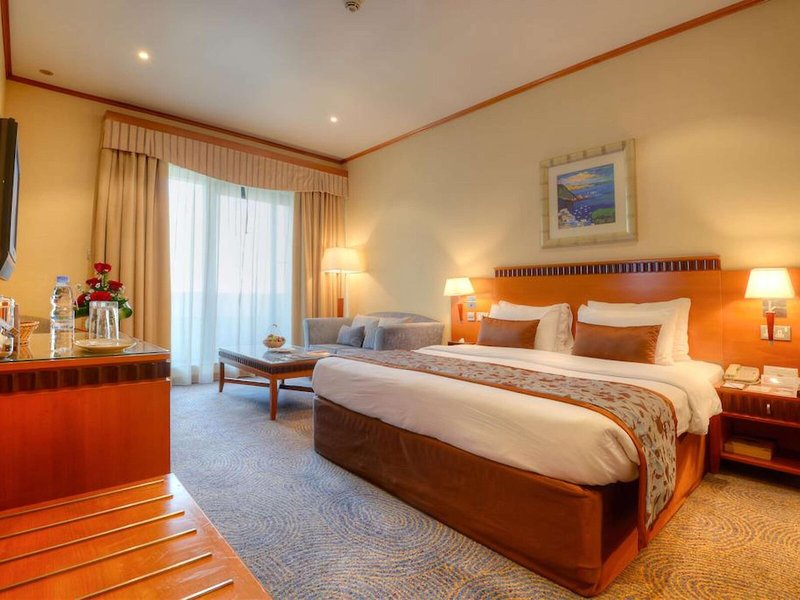 Golden Tulip Al Barsha 38