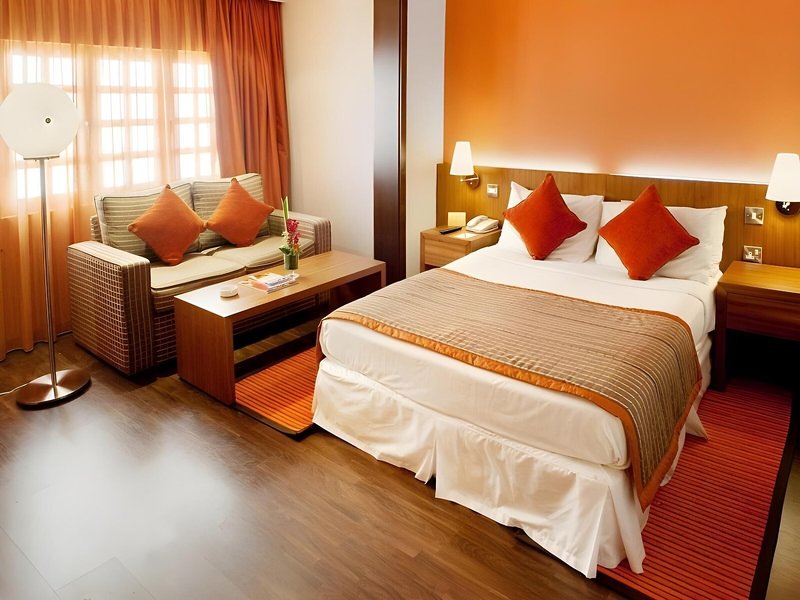 Ascot Hotel 10