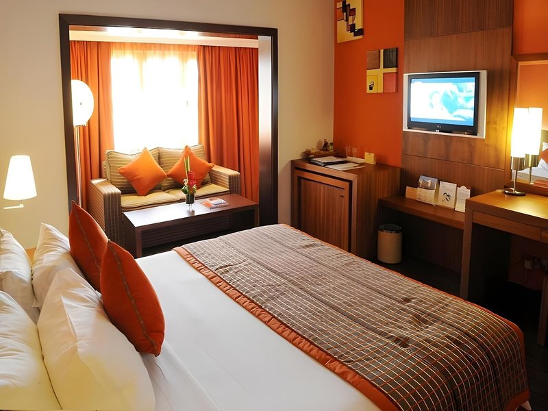 Ascot Hotel 12