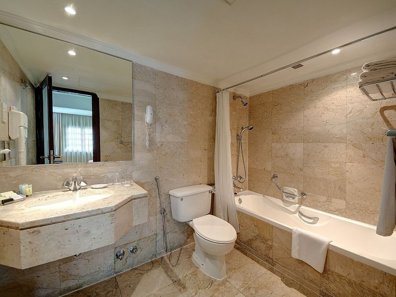 Ascot Hotel 18