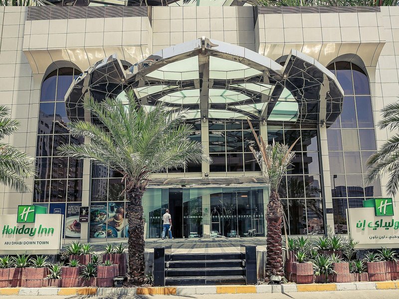 Holiday Inn Abu Dhabi Downtown 2