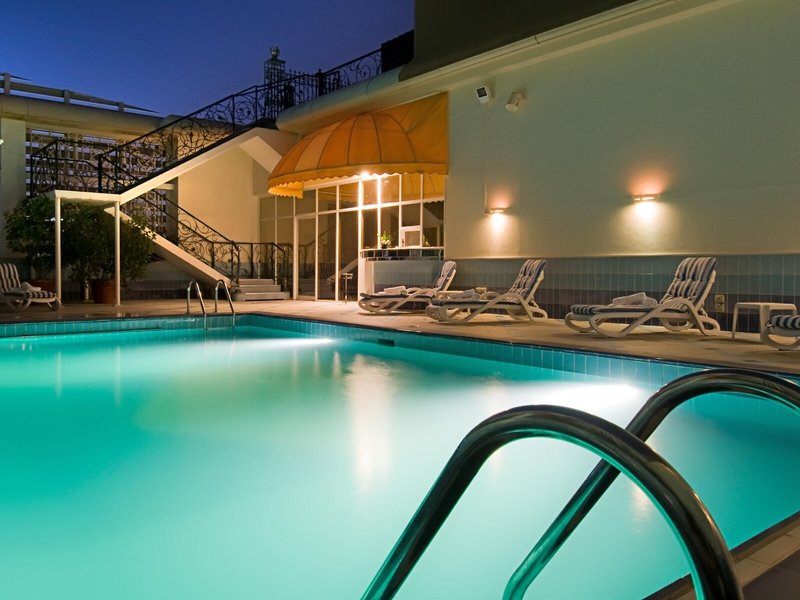 Holiday Inn Abu Dhabi Downtown 5