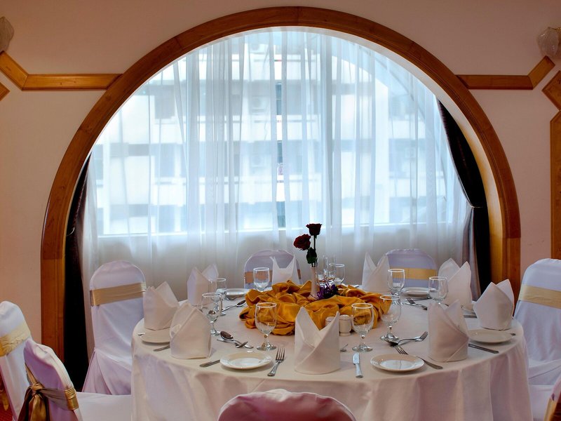 Holiday Inn Abu Dhabi Downtown 14