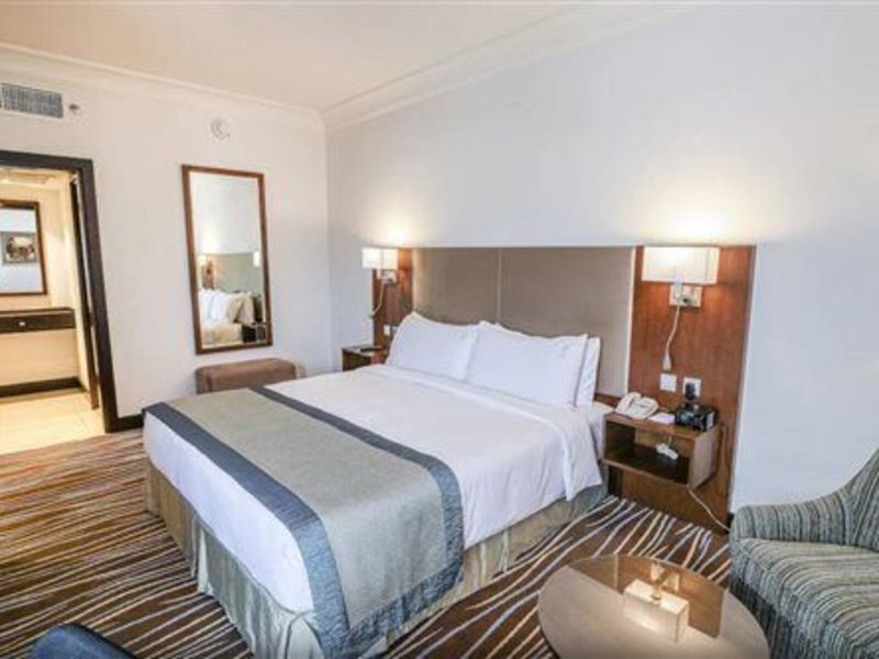 Holiday Inn Abu Dhabi Downtown 36