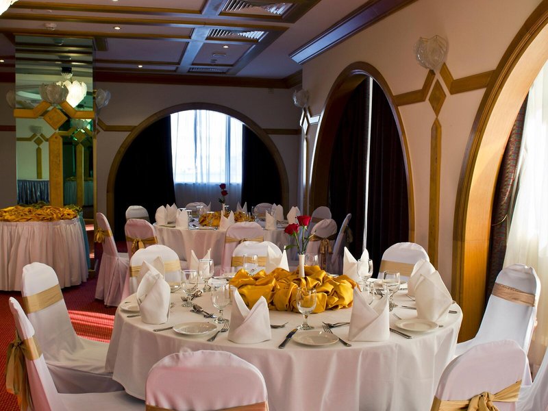 Holiday Inn Abu Dhabi Downtown 6