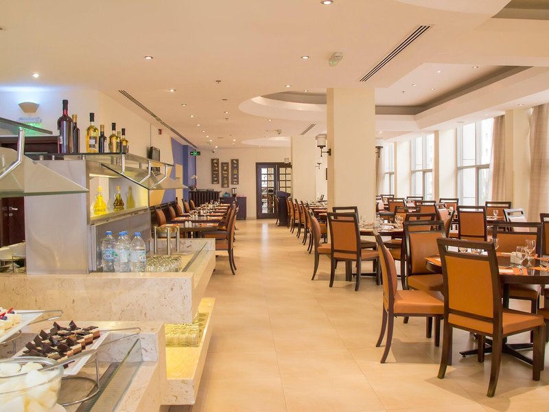 Holiday Inn Abu Dhabi Downtown 9