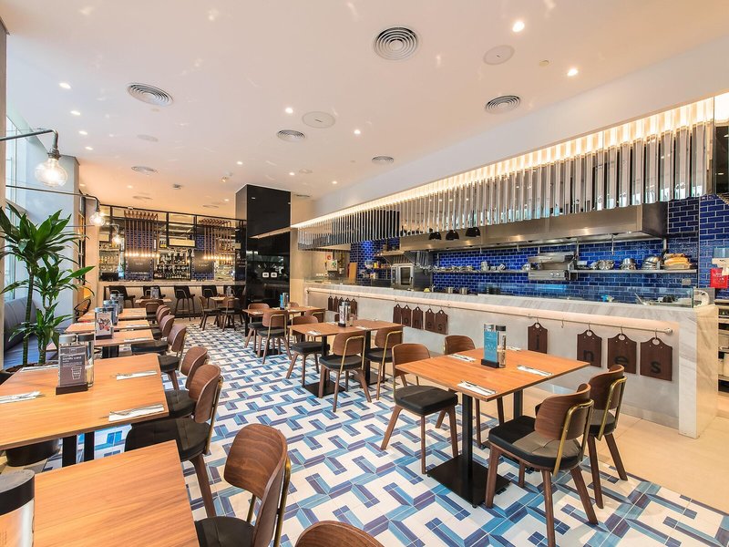 Holiday Inn Abu Dhabi Downtown 15