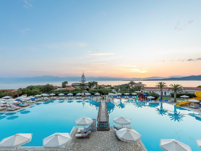 Roda Beach Resort & Spa 10