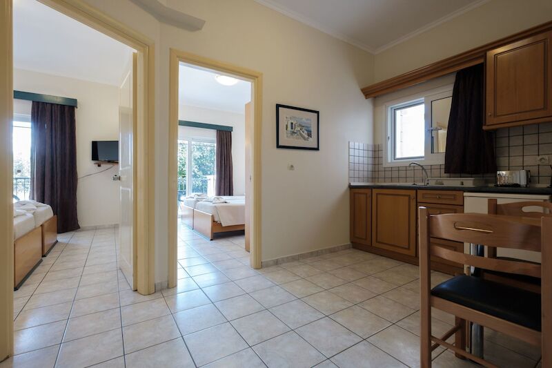 Sunny Hotel 6