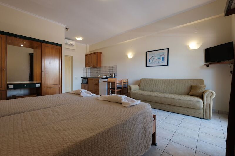 Sunny Hotel 7