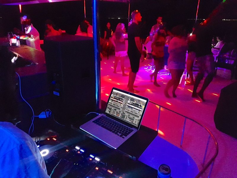 Kaani Grand Seaview 32