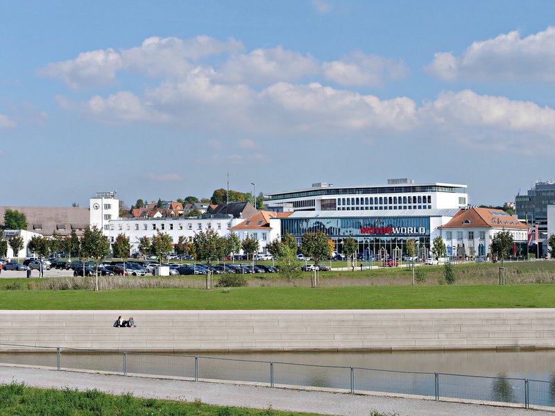 V8 HOTEL Motorworld Region Stuttgart 2