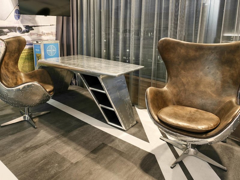 V8 HOTEL Motorworld Region Stuttgart 12