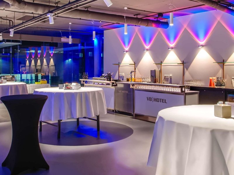 V8 HOTEL Motorworld Region Stuttgart 17