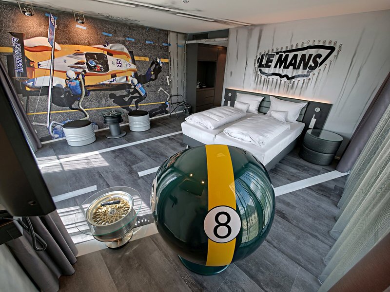 V8 HOTEL Motorworld Region Stuttgart 31