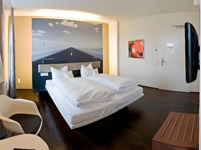 V8 HOTEL Motorworld Region Stuttgart 36
