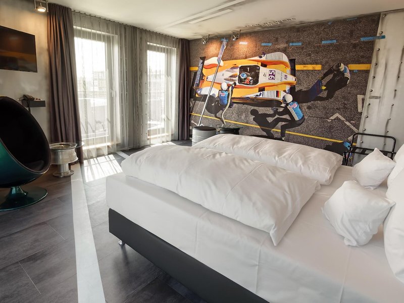V8 HOTEL Motorworld Region Stuttgart 38