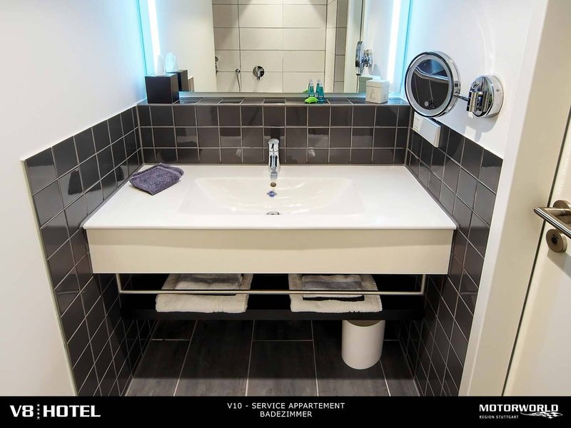 V8 HOTEL Motorworld Region Stuttgart 40