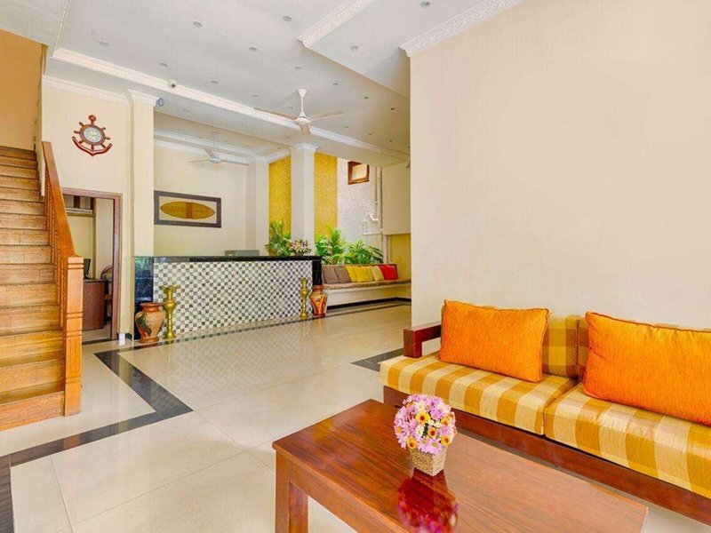 The Golden Crown Hotel 8