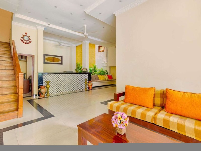 The Golden Crown Hotel 9