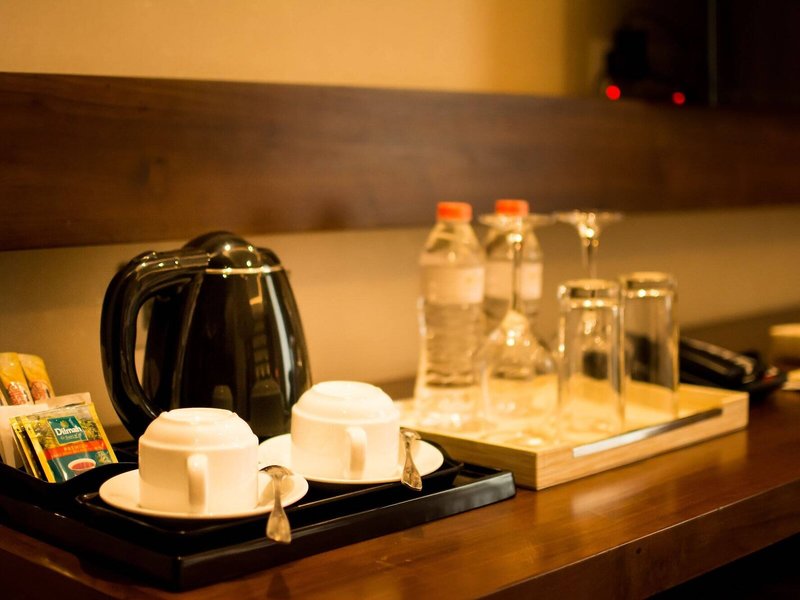 The Golden Crown Hotel 20