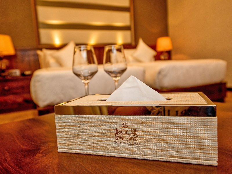 The Golden Crown Hotel 24