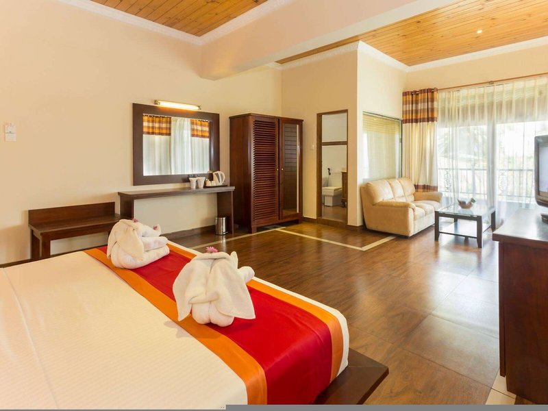 The Golden Crown Hotel 27